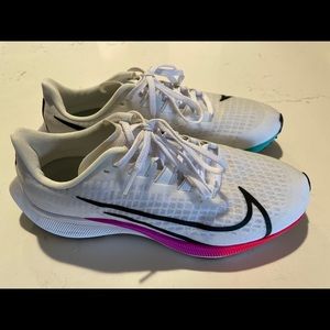 Women’s Nike Pegasus 37 size 9 - LIKE NEW
